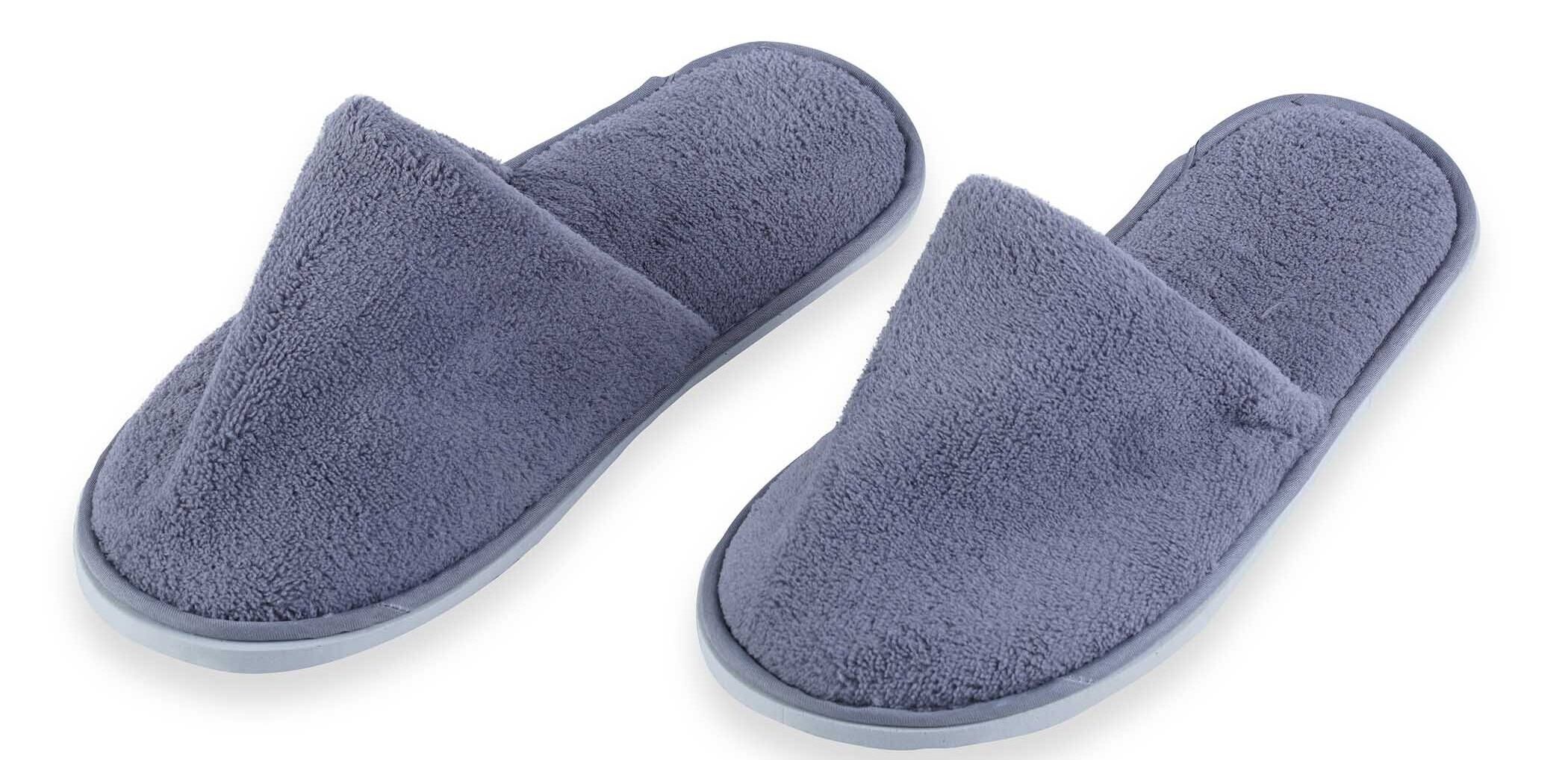 نعال حمام من ألفين