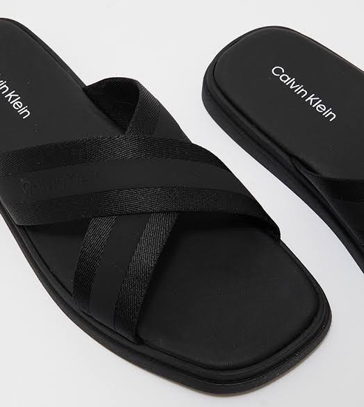 نعال من كالفن كلاين