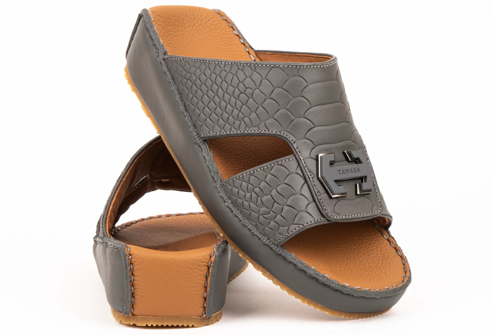 نعال ولادي جلد فيتيلو من Al Tawash.