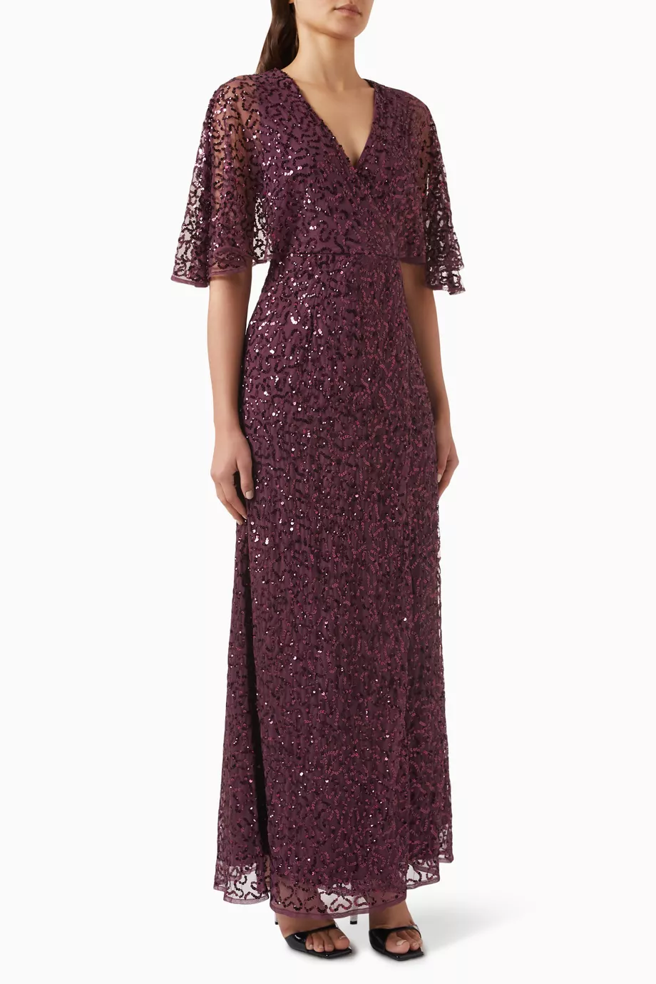 فساتين سهره اوناس طويل بشكل ملفوف مزين بتطريزات