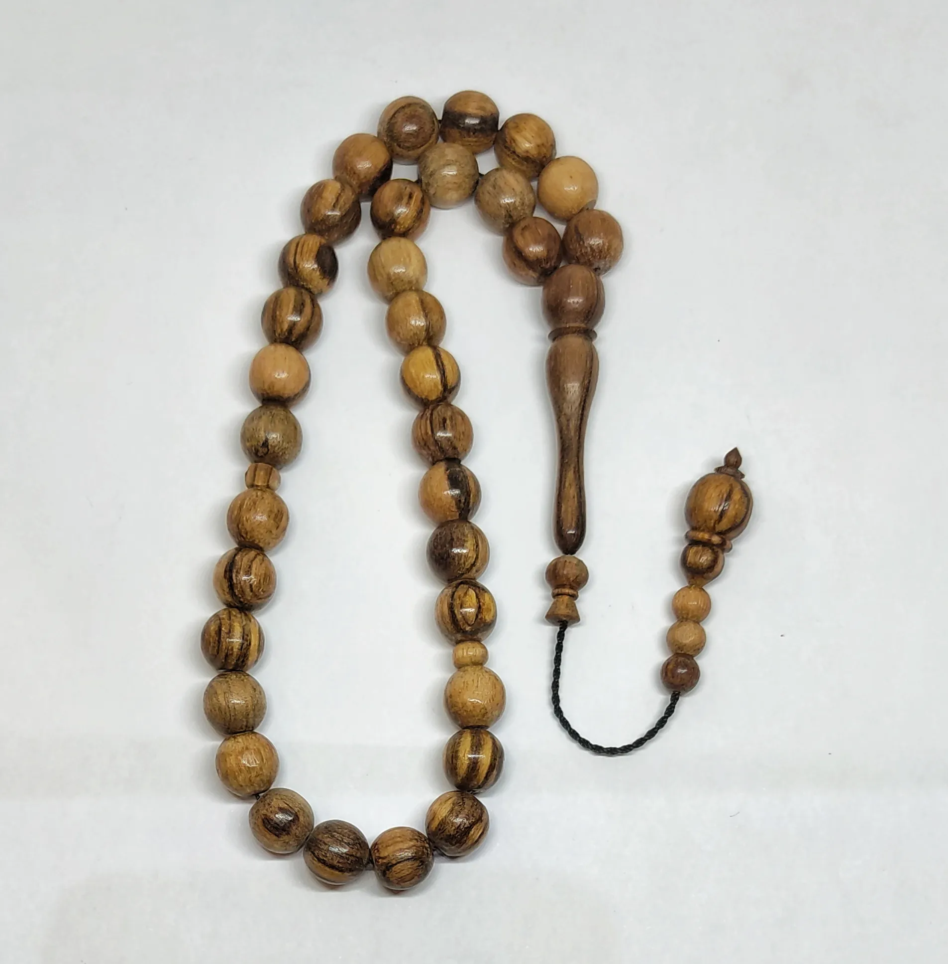 سبحة خشب العود الطبيعي