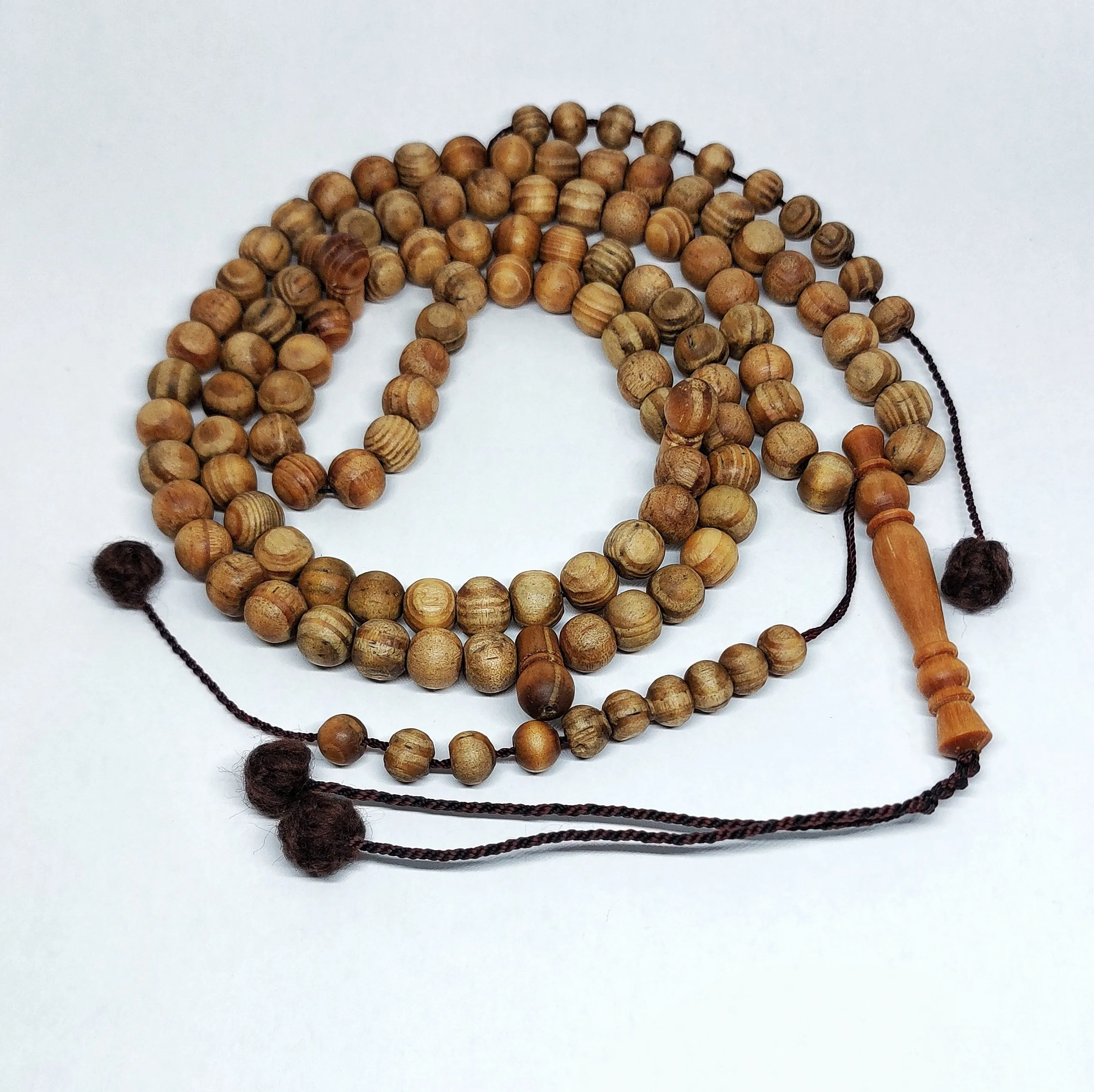 سبحة خشب العود الهندي الطبيعي 