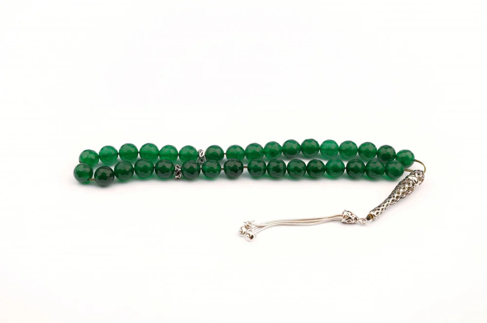 سبحة زمرد مع كتلة فضة